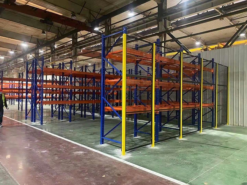 重型橫梁式貨（huò）架（jià）安裝（zhuāng）現場